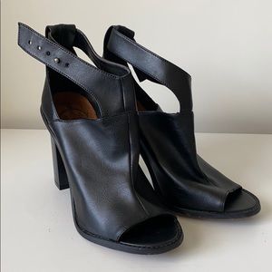 CROWN VINTAGE OPEN TOE BOOTIE